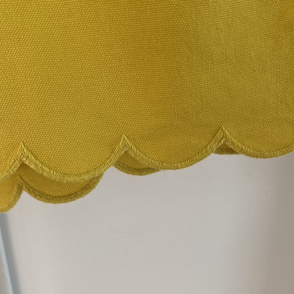 NWT Banana Republic Acid/Mustard Yellow 5” Scalloped Hem Short Size 6 - Picture 4 of 7